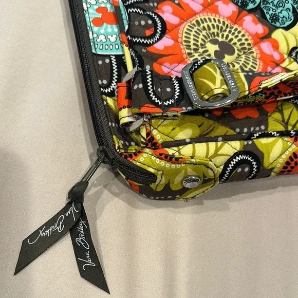 Vera Bradley Perfect Petals Mickey Mouse Crossbody Tablet Bag Disney NWOT - Picture 7 of 7